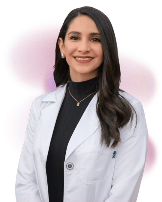 Dra. Alexandra Saucedo en su consultorio